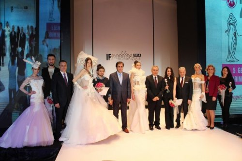 GELİNLİKLER GÖRÜCÜYE ÇIKTI