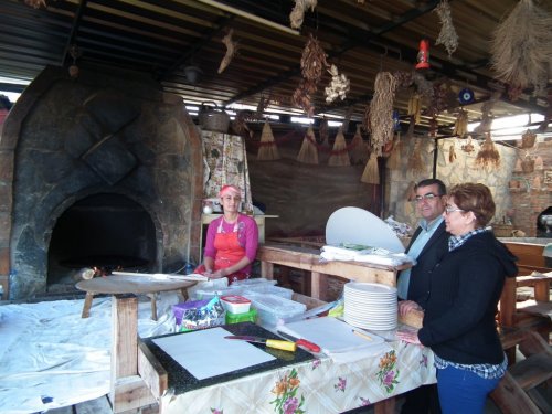 GÖZLEME EVİ AÇAN BAYANLAR BÜTÇESİNE KATKI SAĞLIYOR