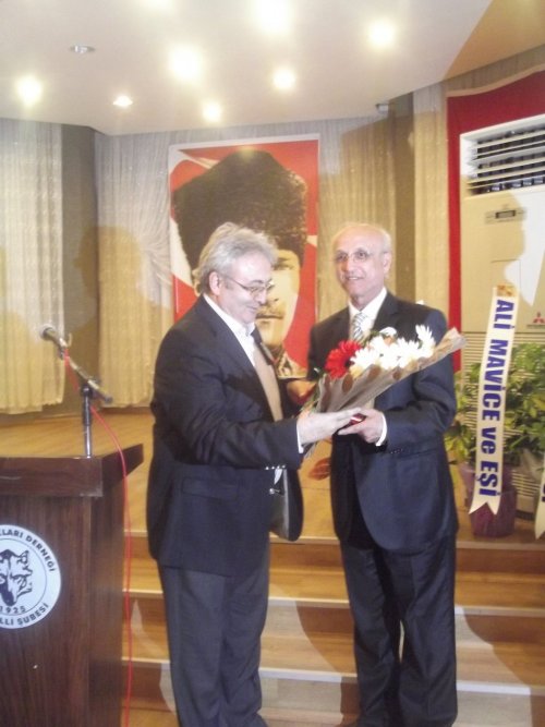 HACI SÜLEYMAN EFENDİ ÖDÜLÜ ÖMER ÖZCAN’A VERİLDİ