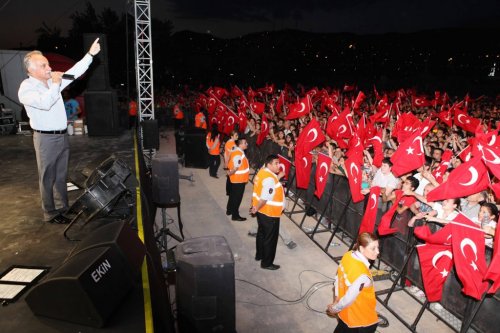 HADISE BAYRAKLI'YI SALLADI