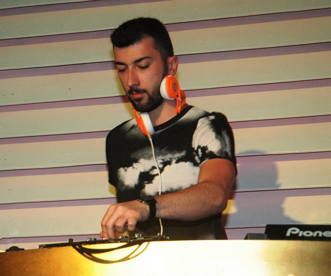 hande-yener-oglu-ile-ayni-sahnede-001.jpg