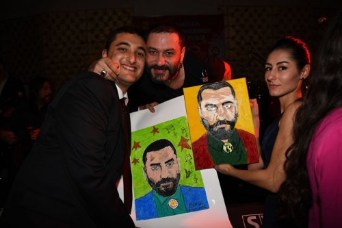 HÜSNÜ ŞENLENDİRİCİ'DEN ANLAMLI KONSER