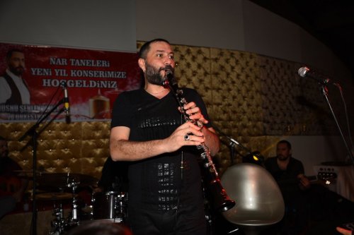 HÜSNÜ ŞENLENDİRİCİ'DEN ANLAMLI KONSER