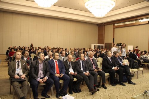 İHRACATÇILAR KÜMELENEREK 500 MİLYAR DOLAR HEDEFİNE ULAŞACAK