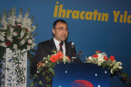 İHRACATIN LİDERLERİ ÖDÜLLERİNİ ALDI