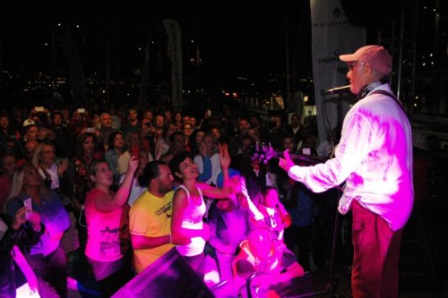 İLHAN ŞEŞEN’İN ALKOLLÜ HAYRANI İLE ZOR ANLARI