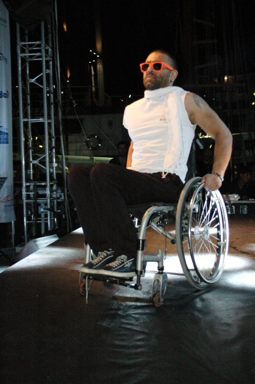 İLHAN ŞEŞEN’İN ALKOLLÜ HAYRANI İLE ZOR ANLARI