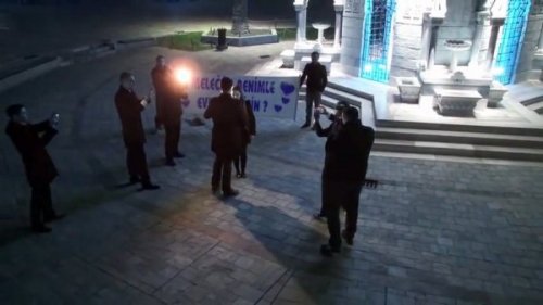 İNSANSIZ HAVA ARACIYLA EVLENME TEKLİFİ