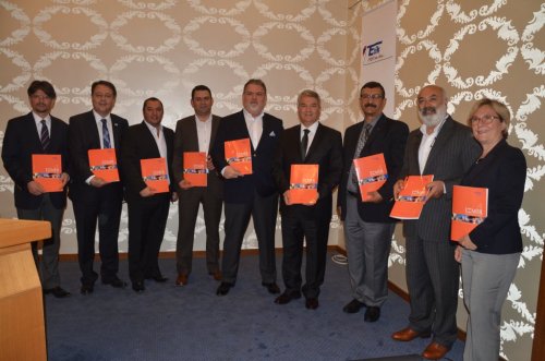 İŞLER: “İZMİR TURİZMİ ŞIMARIK ÇOCUKLAR GİBİ İYİ YÖNETİLEMEDİ”