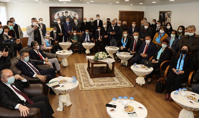 iyi-parti-heyetinden-baskan-ozcana-ziyaret-005.jpg