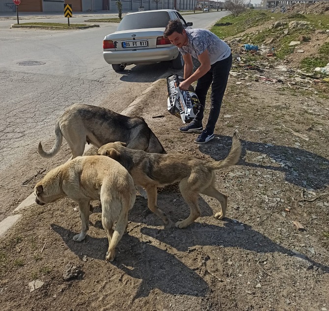 iyi-partili-gencler-sokak-hayvanlarini-unutmadi-002.jpg