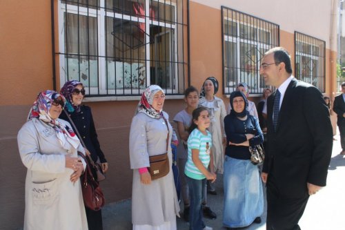İZMİR’DE KARNE SEVİNCİ