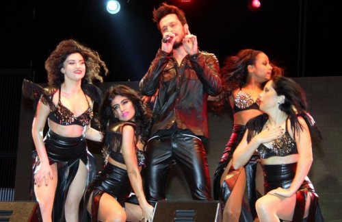 İZMİR’DE MURAT BOZ RÜZGARI ESTİ