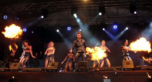 İZMİR’DE MURAT BOZ RÜZGARI ESTİ