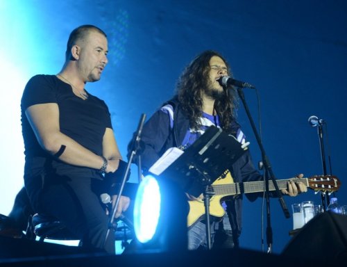 İZMİR'DE ROCK MÜZİK VE ŞİİR DİNLETİSİ