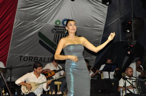 İZMİR’DE ŞEVVAL SAM RÜZGARI ESTİ