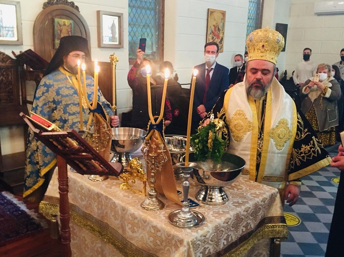 izmirli-ortodokslar-iisiklar-bayraminda-bulustu.jpg