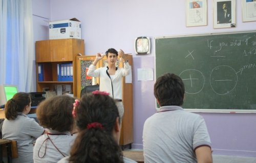 İZÜ'LÜ İNGİLİZCE ÖĞRETMENLERİ GÖREVE HAZIR
