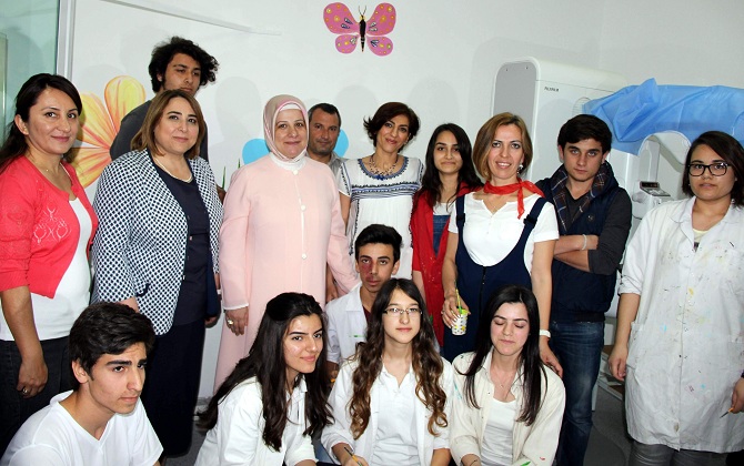 kanser-hastalarina-resim-ve-muzik-terapisi-(4).jpg