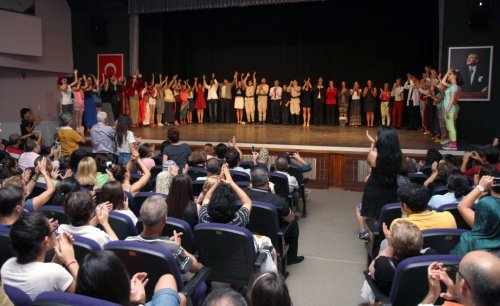 KARŞIYAKA TİYATRODA REKOR PEŞİNDE