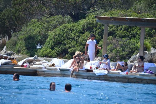 KATE MOSS BODRUM’U MESKEN TUTTU