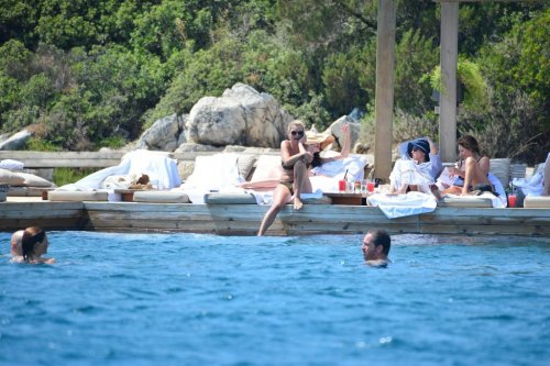 KATE MOSS BODRUM’U MESKEN TUTTU