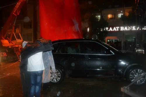 KIRAÇ KONSERİNE YAĞMUR ENGELİ