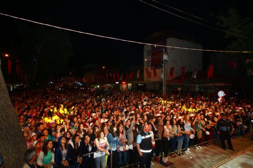 KOLPA GRUBU GENÇLERİ COŞTURDU