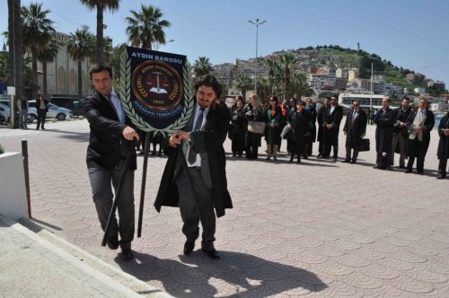 KUŞADASI’NDA 5 NİSAN AVUKATLAR GÜNÜ KUTLAMASI