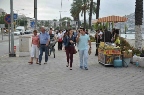 KUŞADASI'NDA BAYRAM HAREKETLİLİĞİ