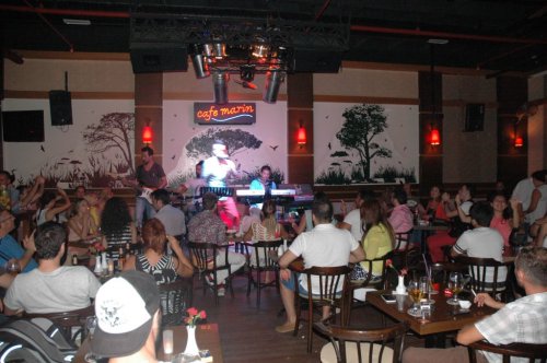 KUŞADASI'NDA BAYRAMIN GÖZDESİ BARLAR