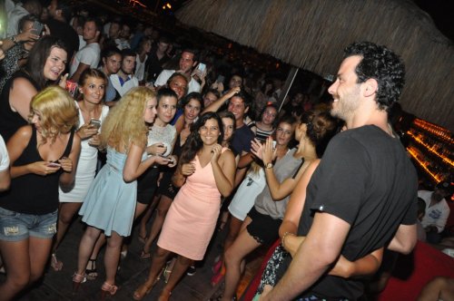 KUŞADASI’NDA CARLOS MARTİN İZDİHAMI