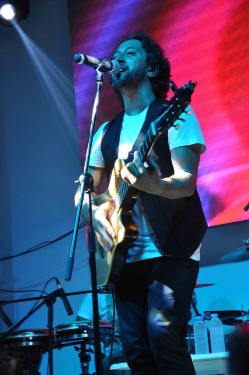 KUŞADASI’NDA FETTAH CAN RÜZGARI