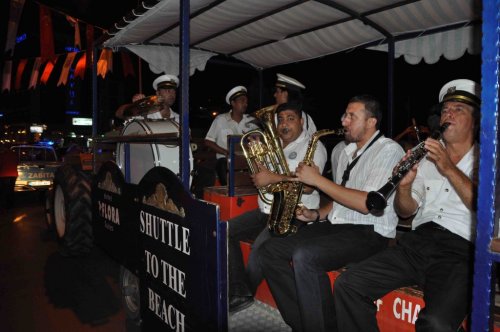 KUŞADASI’NDA KURTULUŞ ŞÖLENİ