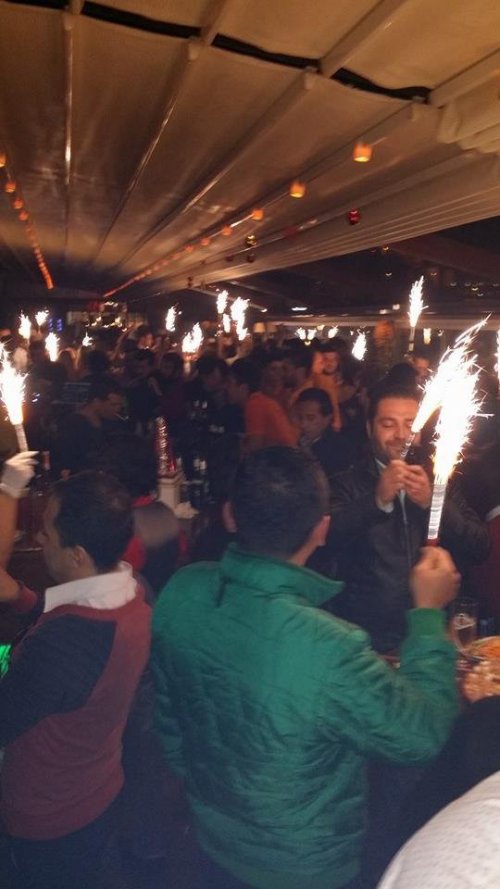 KUŞADASI’NDA YILBAŞI COŞKUSU SABAHA KADAR SÜRDÜ