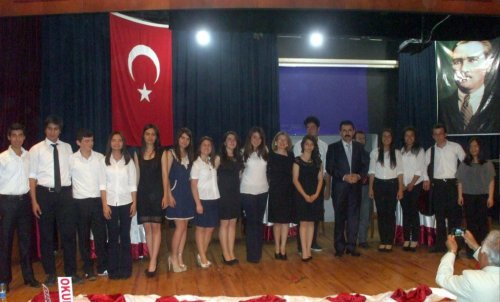 LİSELİLERDEN ‘HER ANNE BİR ŞİİRDİR’ DİNLETİSİ