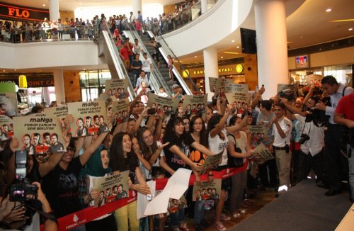 MANGA'DAN HAYRANLARINA İKİ ALBÜM MÜJDESİ