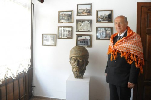 MHP LİDERİ BAHÇELİ, YÖRÜK ALİ EFE’Yİ ZİYARET ETTİ