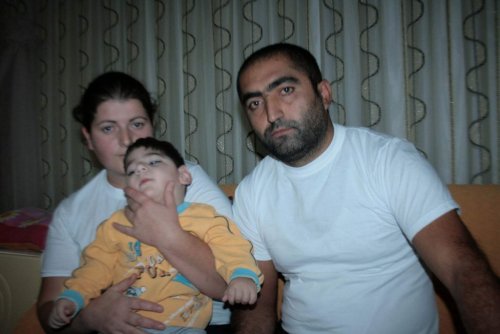 MİNİK BATUHAN, SAĞLIĞINA KAVUŞABİLMEK İÇİN YARDIM ELİ BEKLİYOR