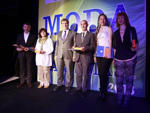MODA TASARIM YARIŞMASINDA MUHTEŞEM DEFİLE