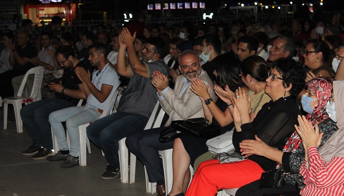 muhtesem-konserle-90lara-yolculuk-005.JPG