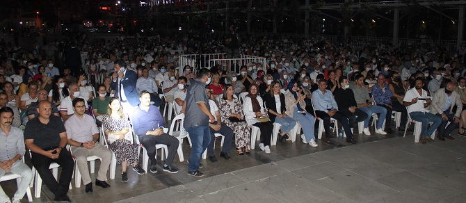 muhtesem-konserle-90lara-yolculuk-016.JPG