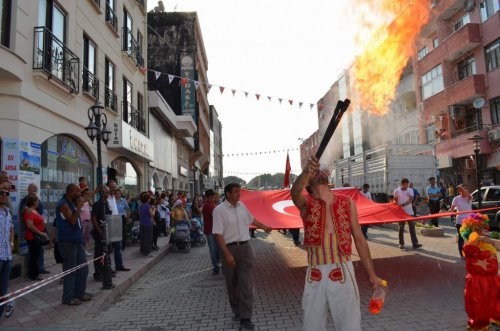 MÜŞERREF AKAY DOĞUM GÜNÜNÜ SAHNEDE KUTLADI