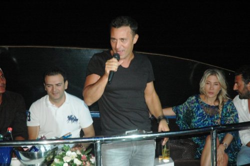 MUSTAFA SANDAL’DAN YÜZEN DİSKODA KONSER