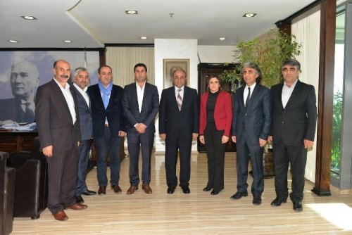 MUŞ'UN VARTO BELEDİYE BAŞKANI SABİTE EKİNCİ, ÇİĞLİ BELEDİYE BAŞKANI HASAN ARSLAN'I MAKAMINDA ZİYARET ETTİ.