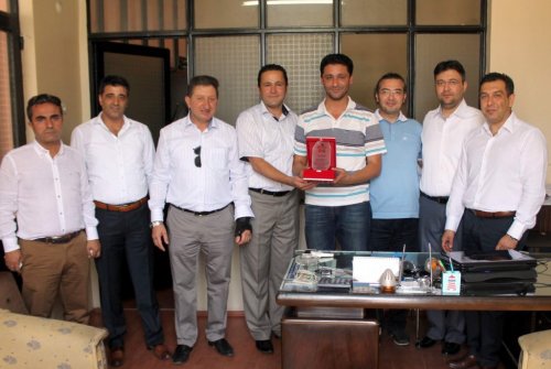 NAZİLLİ TİCARET ODASINDAN İNŞAAT SEKTÖRÜNDEKİ DUAYENLERE PLAKET