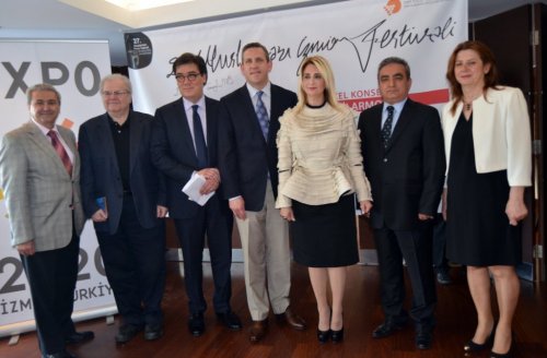 NEW YORK FİLARMONİ ORKESTRASI, İZMİR FESTİVALİ İÇİN ÇALIYOR