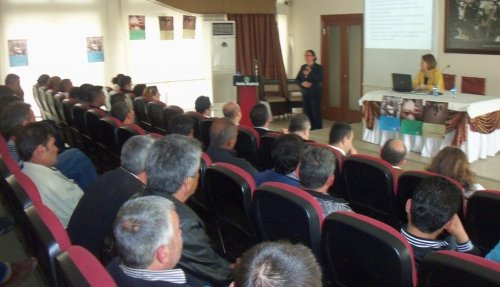 ÖDEMİŞ'TE DENETİMLİ SERBESTLİK HÜKÜMLÜLERİNE ÖFKE KONTROLÜ SEMİNERİ
