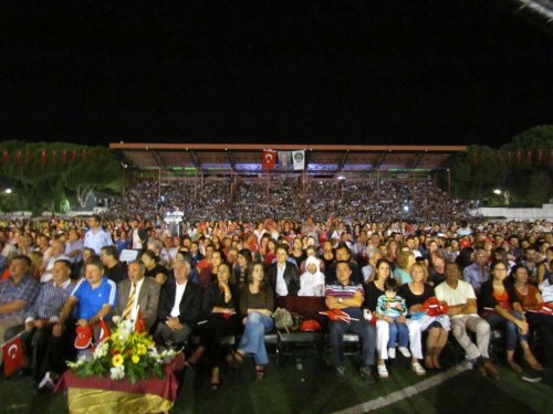 ÖDEMİŞ'TE VOLKAN KONAK KONSERİ