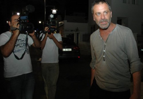 OZAN GÜVEN DAKİKALARCA TAKSİ BEKLEDİ